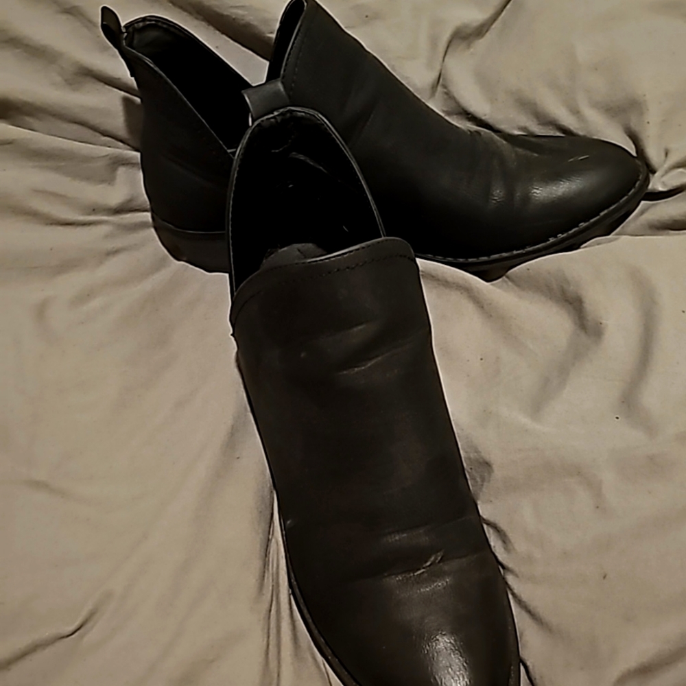 Universal thread Ankle boots